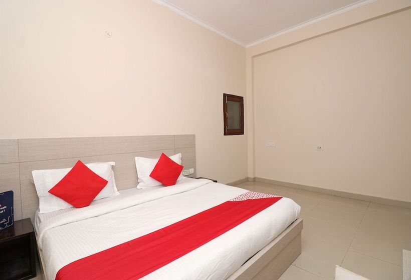 בית מלון כפרי Rajshri By Oyo Rooms