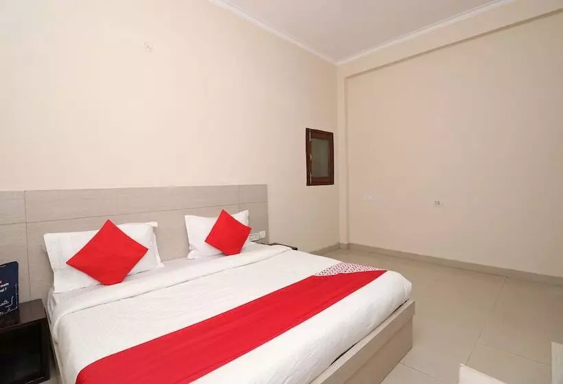 هتل Rajshri By Oyo Rooms