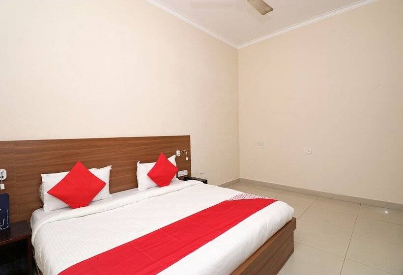 בית מלון כפרי Rajshri By Oyo Rooms