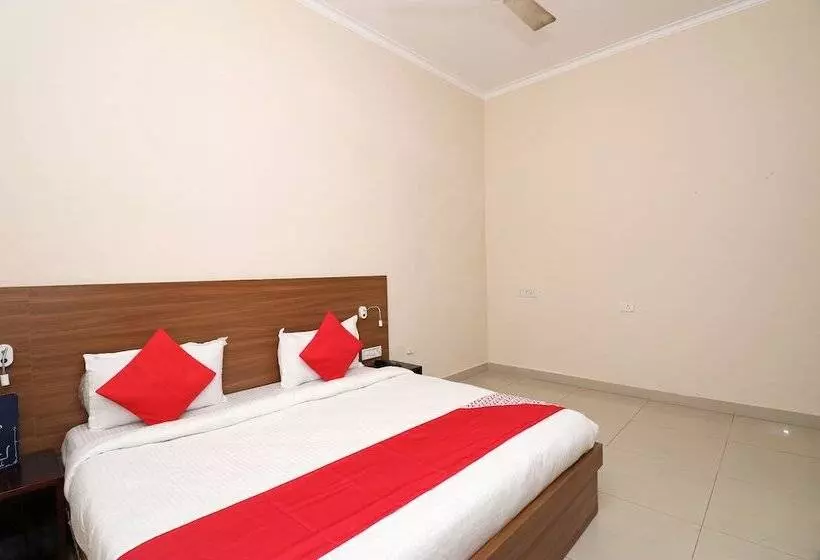 هتل Rajshri By Oyo Rooms