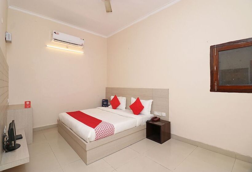 בית מלון כפרי Rajshri By Oyo Rooms