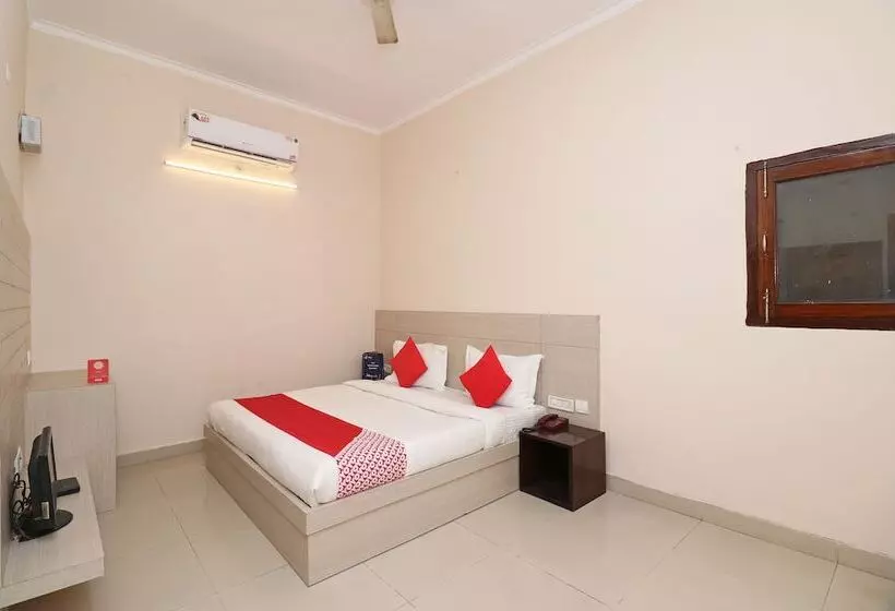 هتل Rajshri By Oyo Rooms