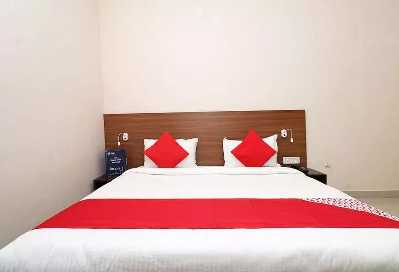 هتل Rajshri By Oyo Rooms