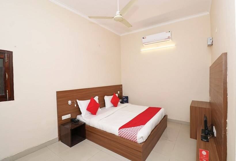 בית מלון כפרי Rajshri By Oyo Rooms