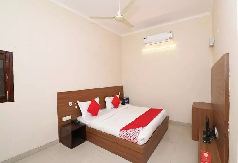 هتل Rajshri By Oyo Rooms