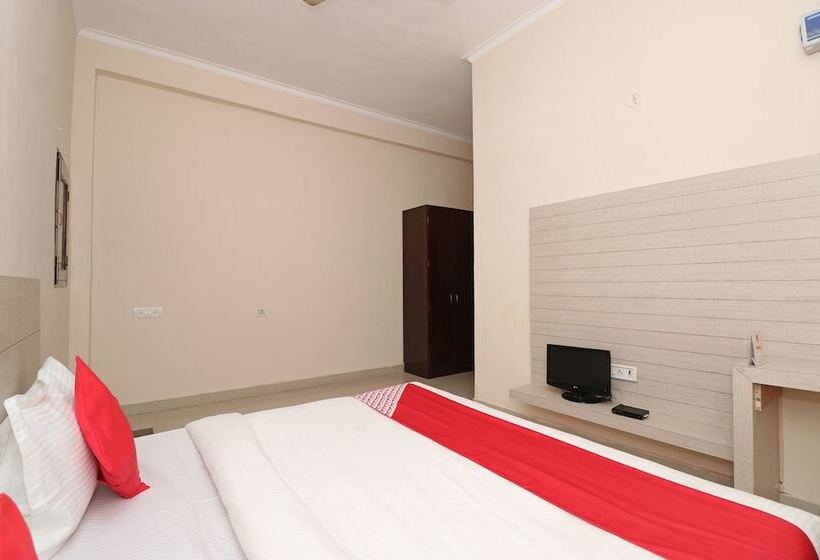 בית מלון כפרי Rajshri By Oyo Rooms