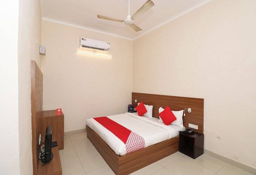 בית מלון כפרי Rajshri By Oyo Rooms