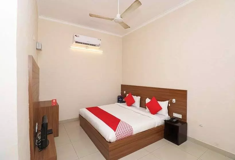 هتل Rajshri By Oyo Rooms