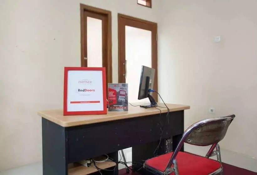 Hotelli Reddoorz Syariah Near Untag Banyuwangi