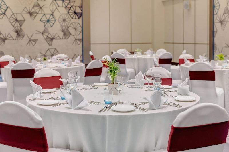 ホテル The Fern Residency, Karad