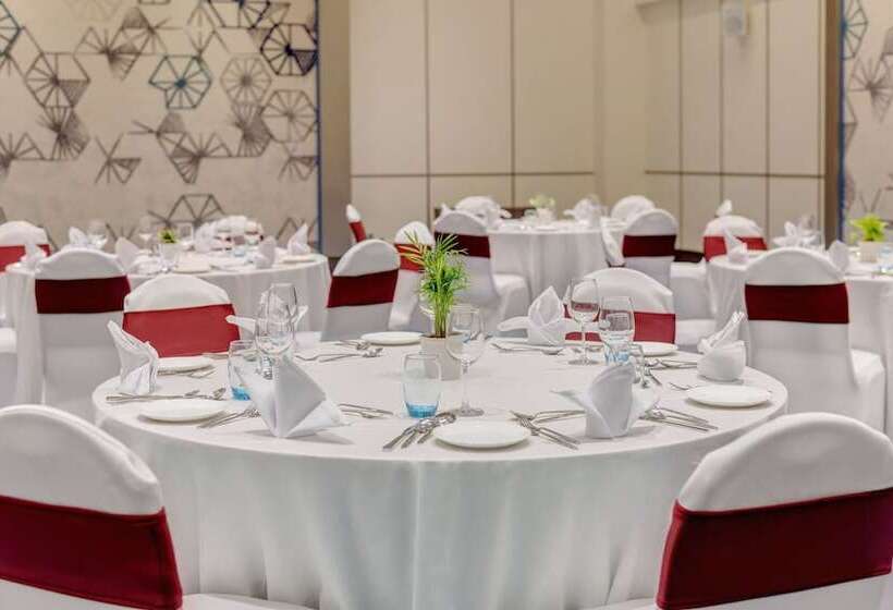 ホテル The Fern Residency, Karad