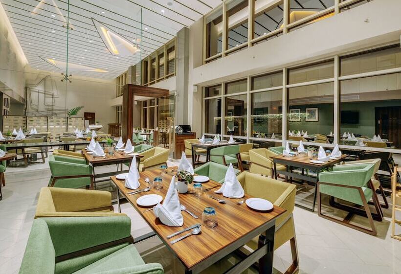 ホテル The Fern Residency, Karad