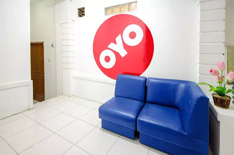 پانسیون Rumah Mumu Kost & Homestay By Oyo Rooms