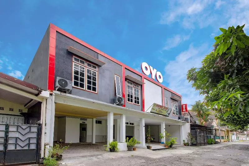 پانسیون Rumah Mumu Kost & Homestay By Oyo Rooms