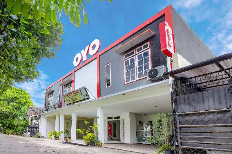 پانسیون Rumah Mumu Kost & Homestay By Oyo Rooms
