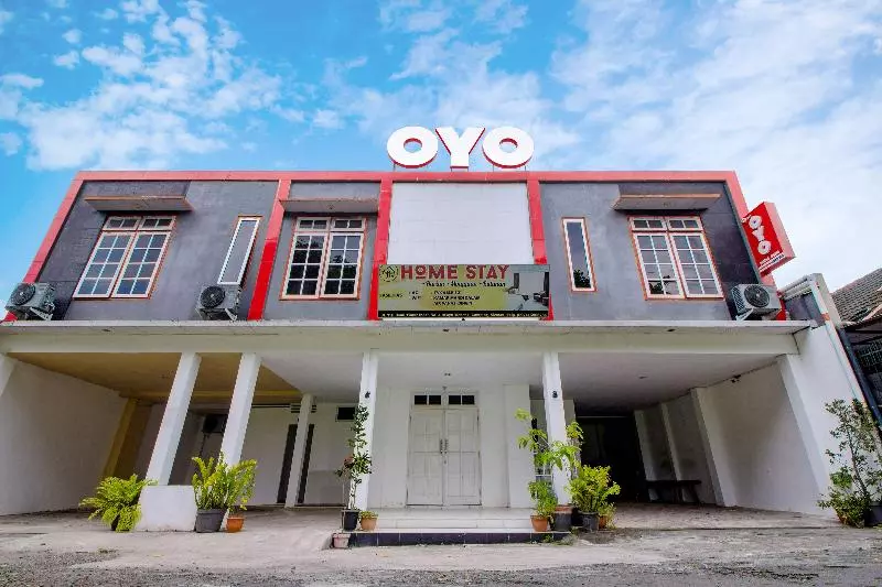 پانسیون Rumah Mumu Kost & Homestay By Oyo Rooms