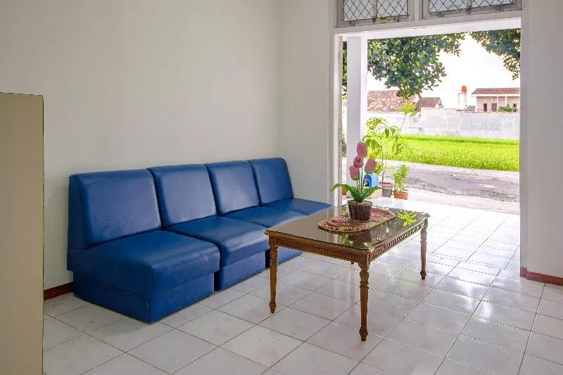 پانسیون Rumah Mumu Kost & Homestay By Oyo Rooms