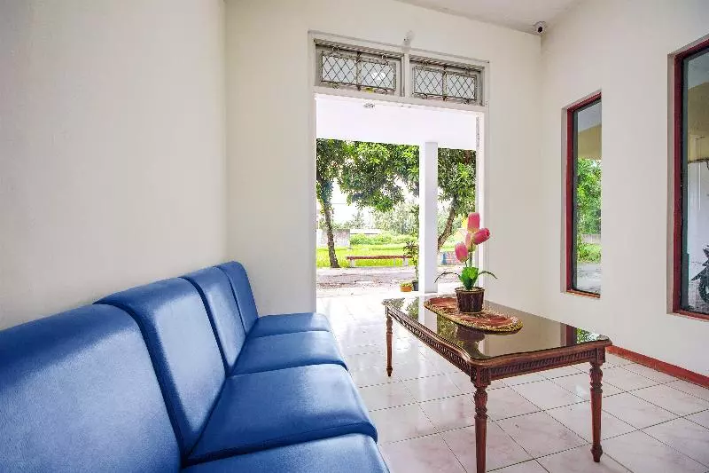پانسیون Rumah Mumu Kost & Homestay By Oyo Rooms