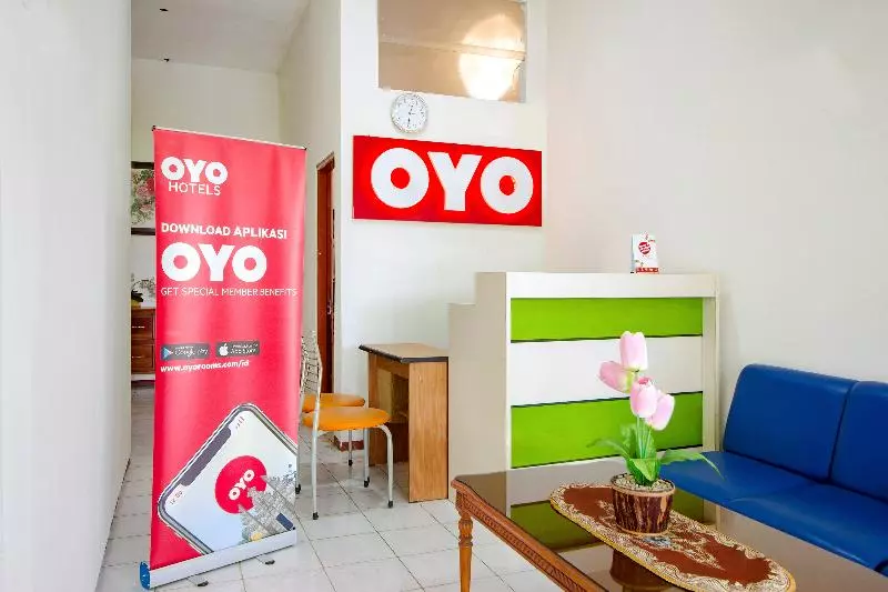 پانسیون Rumah Mumu Kost & Homestay By Oyo Rooms