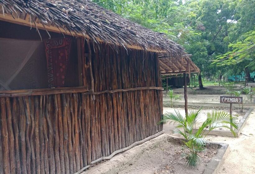 هاستل Diani Banda Cottages