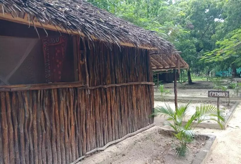 هاستل Diani Banda Cottages
