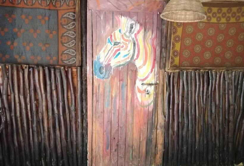 هاستل Diani Banda Cottages