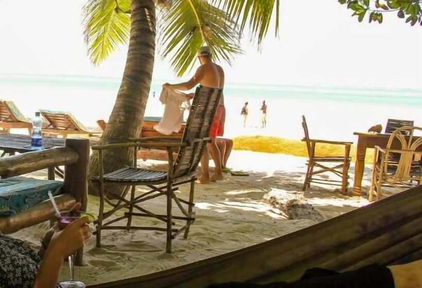 هاستل Diani Banda Cottages
