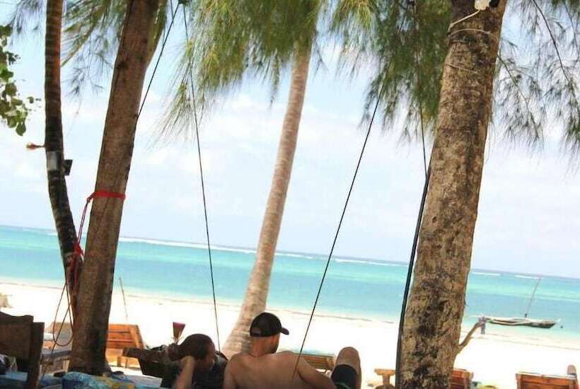 هاستل Diani Banda Cottages