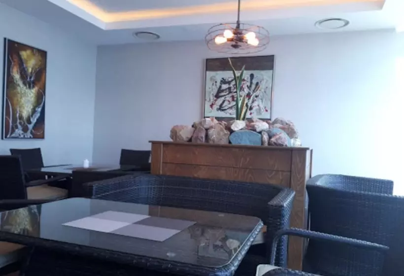 هتل Dar El Aaz Jijel