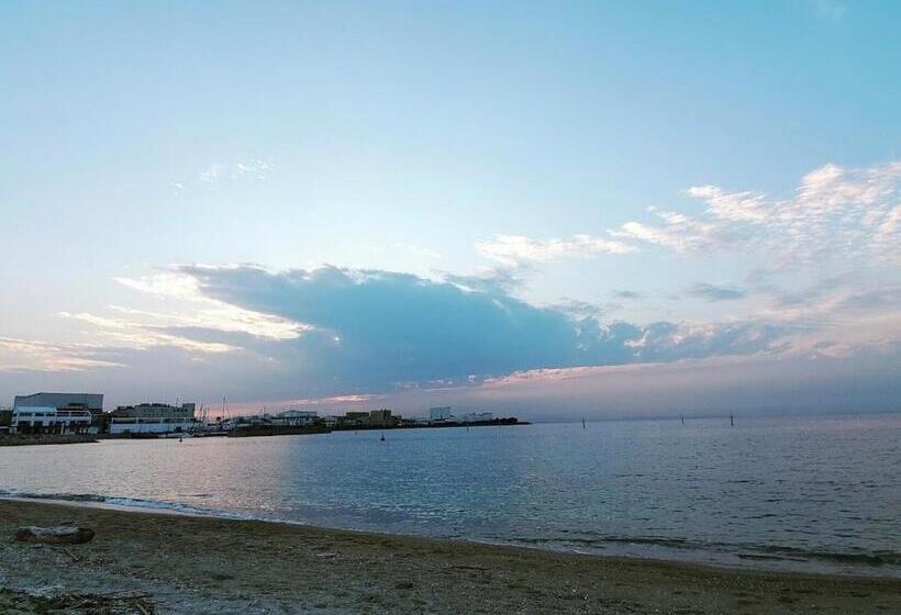 فندق Kansai Seaside