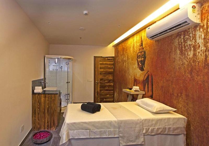 هتل Golden Premier Amritsar