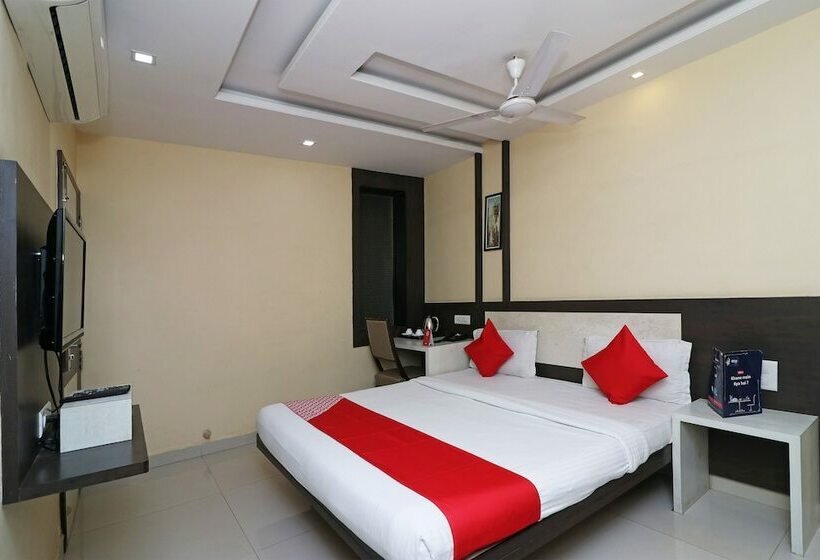 Отель Lotus By Oyo Rooms