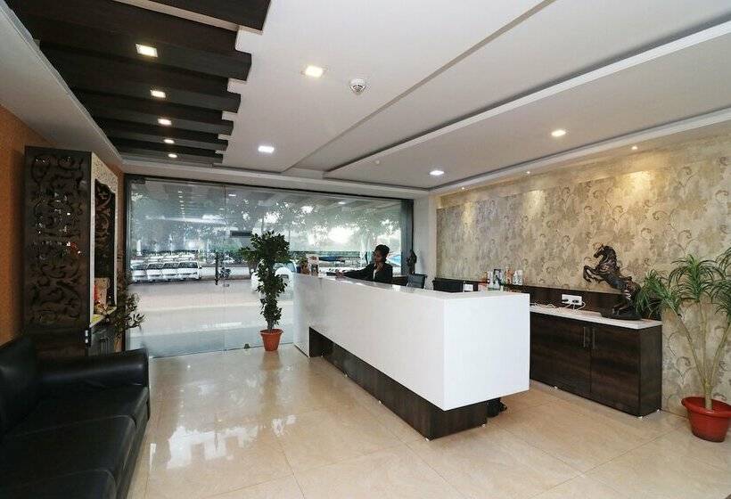 Отель Lotus By Oyo Rooms