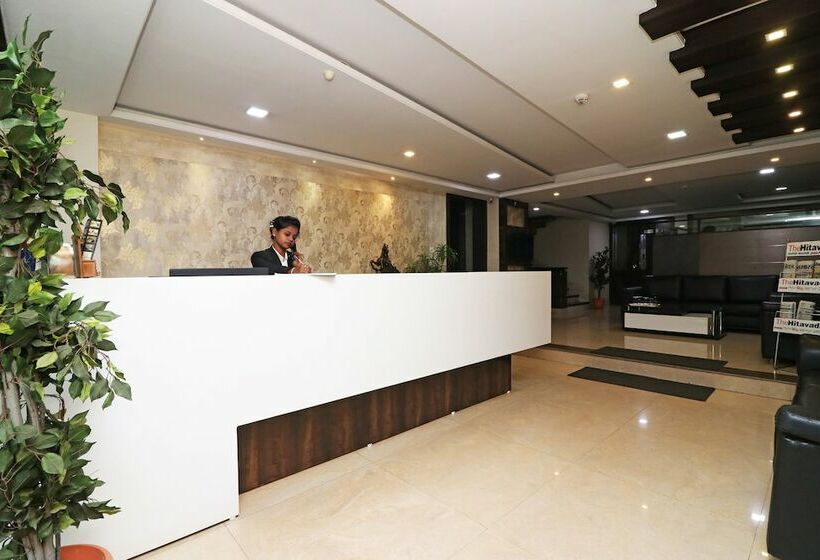 Отель Lotus By Oyo Rooms