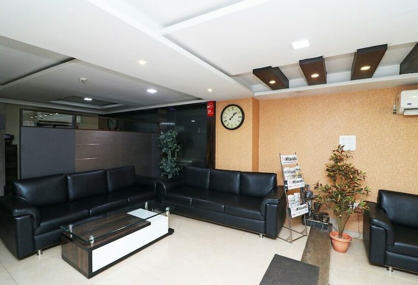 Отель Lotus By Oyo Rooms