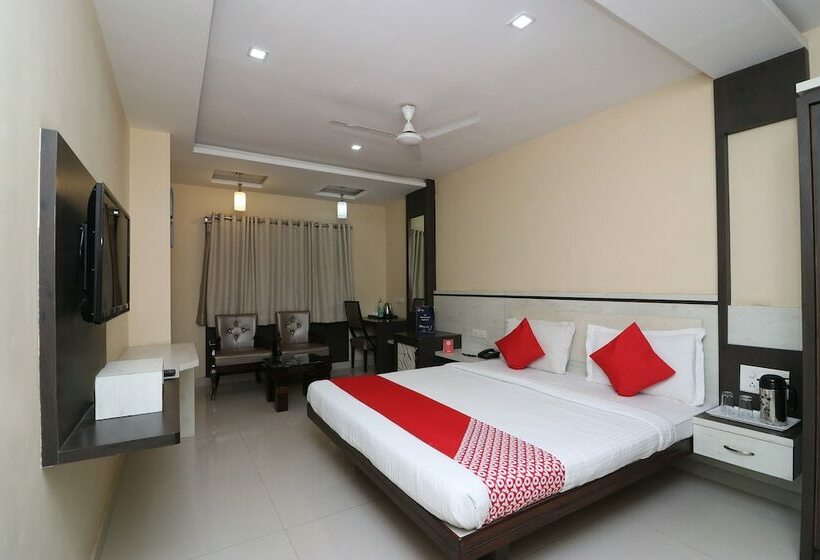 Отель Lotus By Oyo Rooms