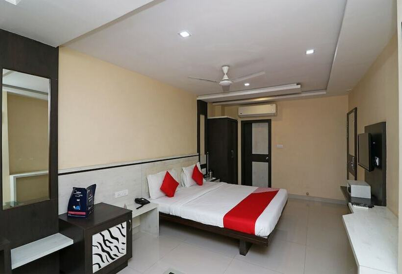 Отель Lotus By Oyo Rooms