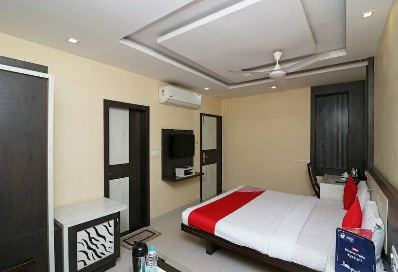 Отель Lotus By Oyo Rooms