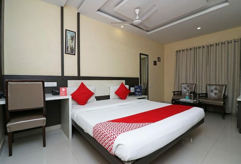 Отель Lotus By Oyo Rooms