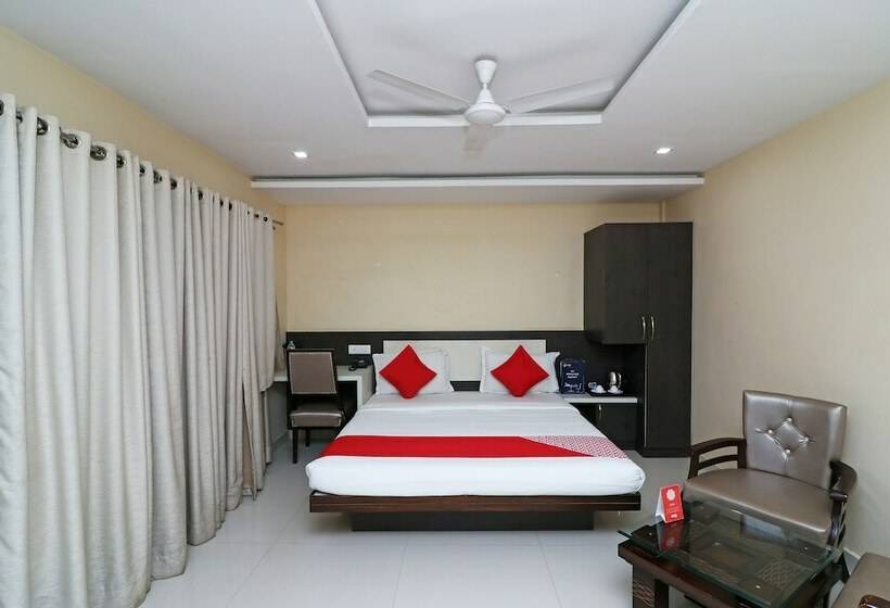 Отель Lotus By Oyo Rooms