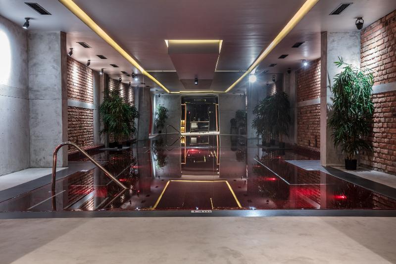 هتل Next Door Park