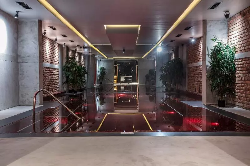 هتل Next Door Park