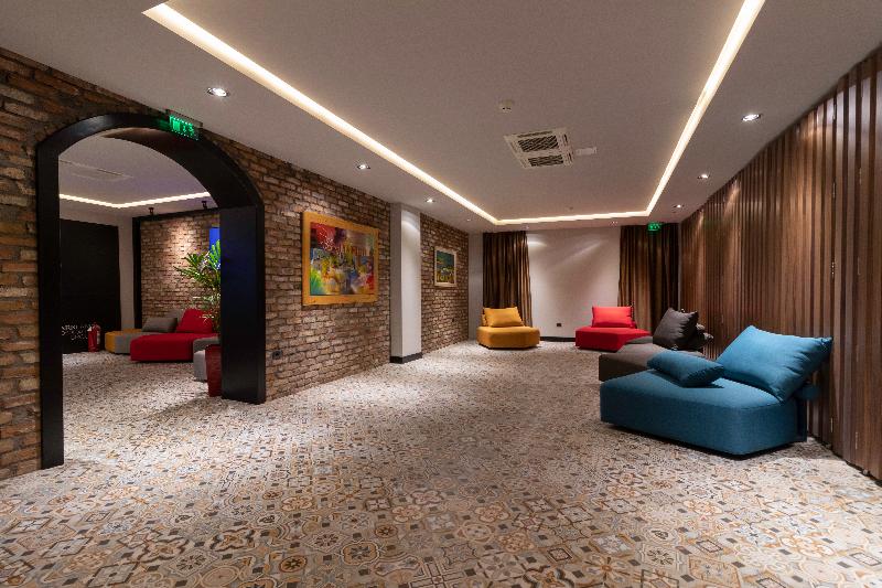 هتل Next Door Park