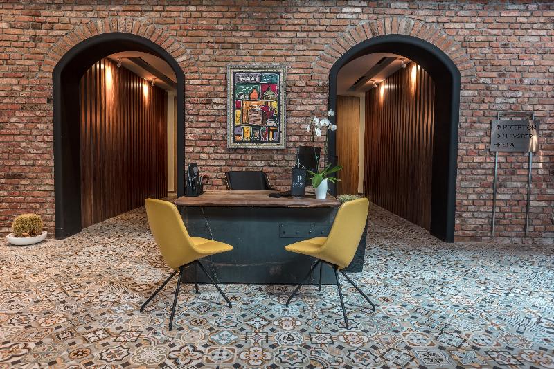 هتل Next Door Park