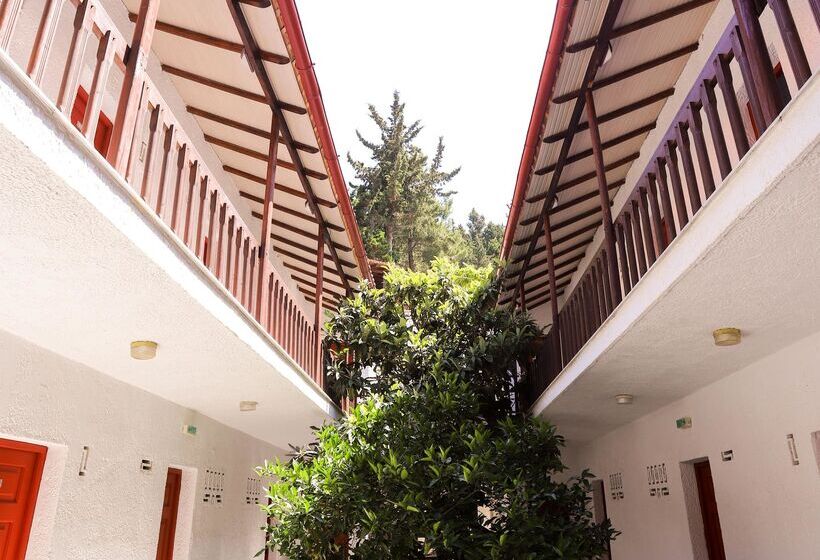 Bastas Hotel & Studios