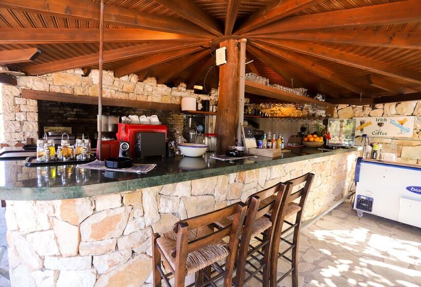 Bastas Hotel & Studios