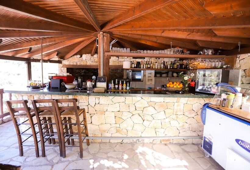 Bastas Hotel & Studios