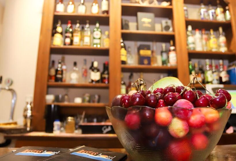 Bastas Hotel & Studios