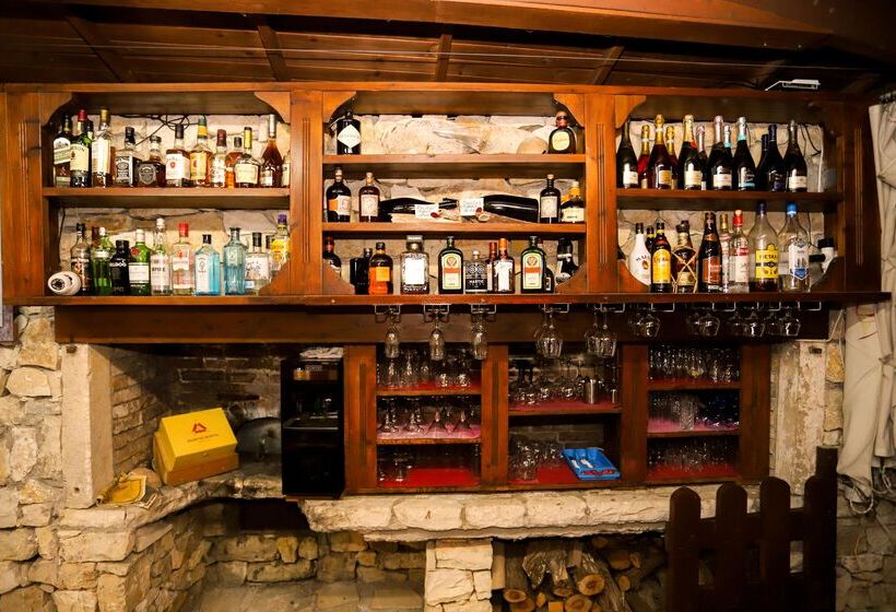 Bastas Hotel & Studios