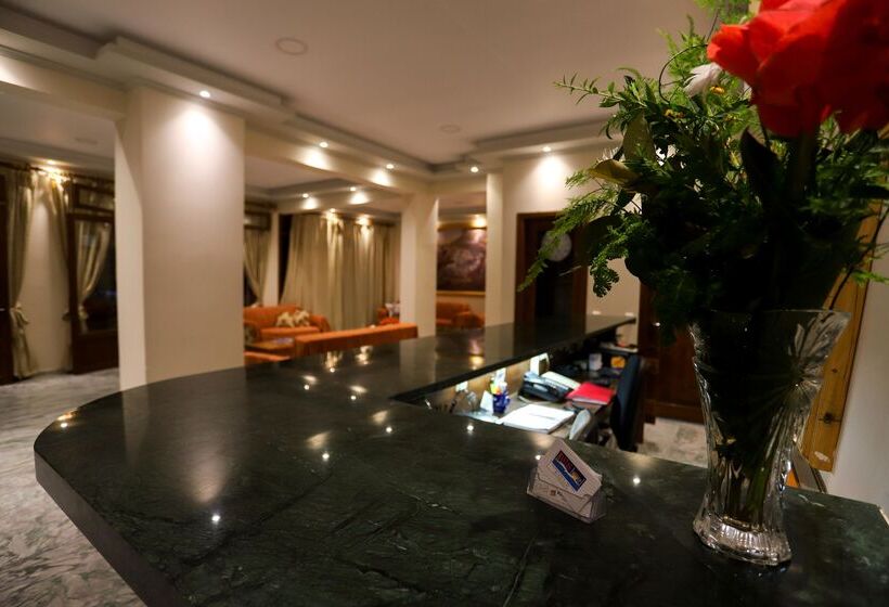 Bastas Hotel & Studios